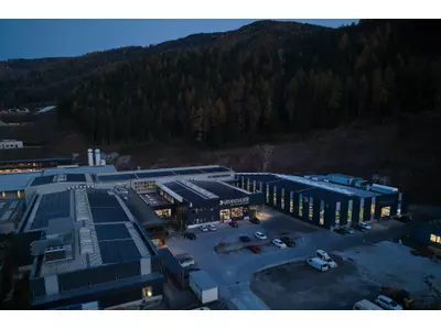 Außenansicht Nacht.jpg